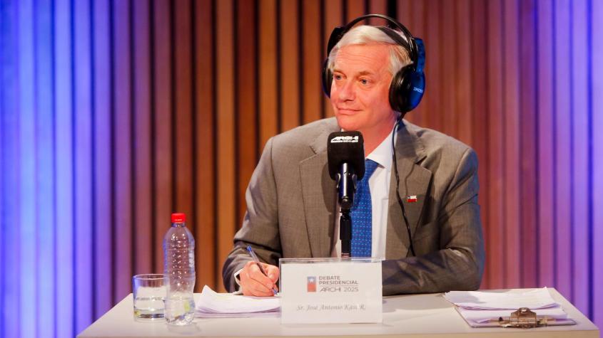 "No hay nada imposible en la vida": La respuesta de Kast a cómo "invitará" a salir de Chile a los migrantes venezolanos