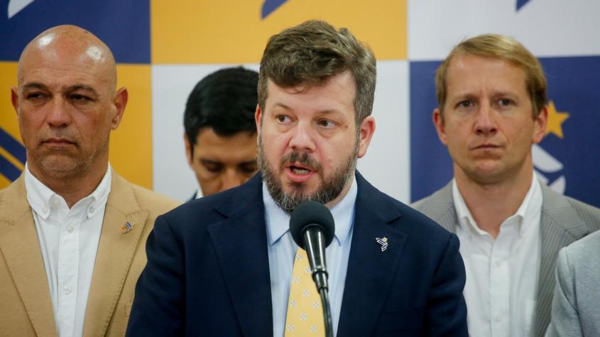 Kaiser responde a críticas de Chile Vamos por ‘líneas rojas’: “Ellos, en la medida que tengan cargos, no les interesa lo ideológico” Kaiser responde a críticas de Chile Vamos por ‘líneas rojas’: “Ellos, en la medida que tengan cargos, no les interesa lo ideológico”