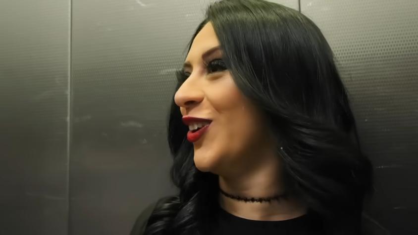 CHILENIZADO: Stephanie Vaquer muestra a su pololo, luchador de NXT, comiendo completos