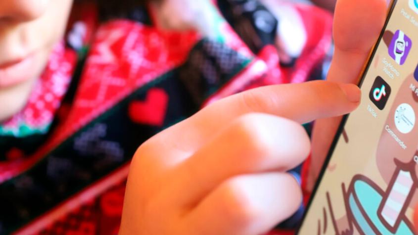 Anuncian proyecto de ley para prohibir uso de redes sociales en menores de 16 años en Chile