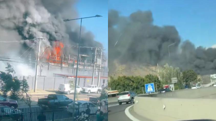 Huechuraba: Incendio afecta a bodegas en los alrededores del Mall Plaza Norte
