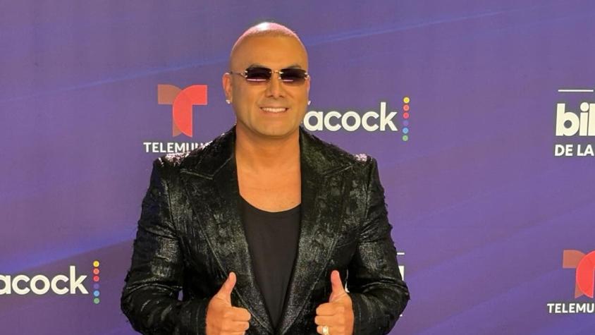"¿Quién eres?": Wisin sorprende a sus fans con su imagen al aparecer sin sus gafas en fotos navideñas