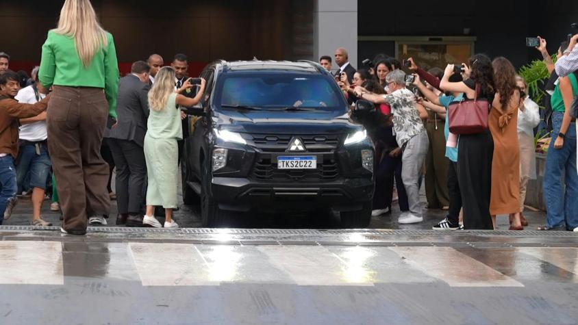 Bolsonaro deja el hospital para volver a prisión tras más de una semana internado