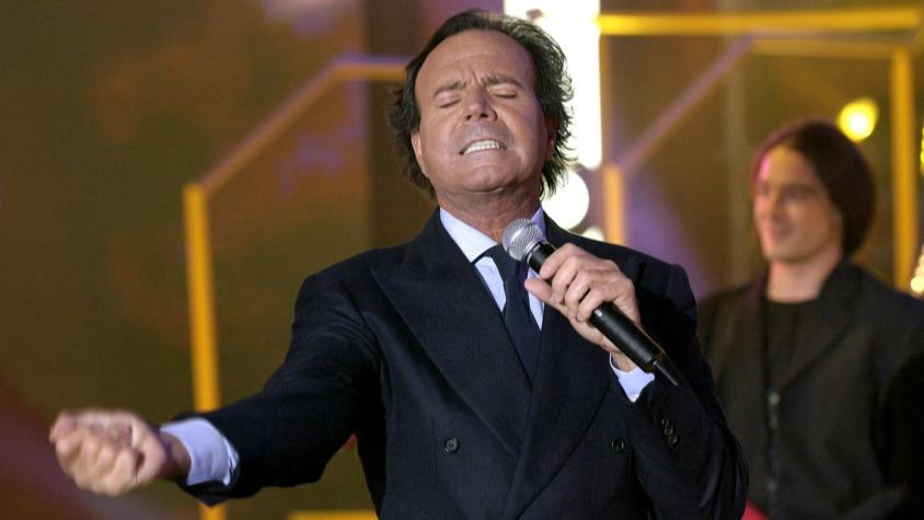 Dos ex empleadas de Julio Iglesias denuncian agresiones sexuales del cantante