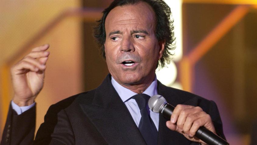 Julio Iglesias tacha acusaciones sexuales de exempleadas de "absolutamente falsas"