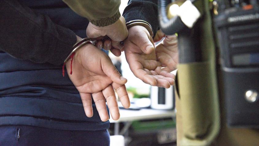 Tenía más de 500 multas: Detienen a conductor en Estación Central con $36 millones en sanciones y documentos falsos