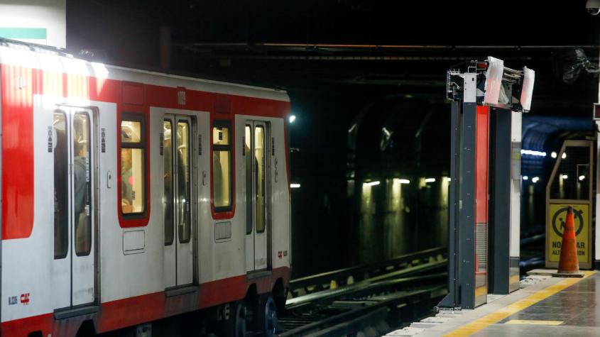 Afectación a plátanos orientales y “monitoreo de vibraciones”: Las exigencias a la nueva Línea 8 del Metro de Santiago