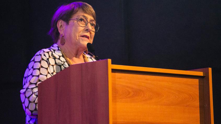 Bachelet critica intervención de EE.UU en Venezuela y llama a reformar la ONU, mientras mantiene en duda su candidatura