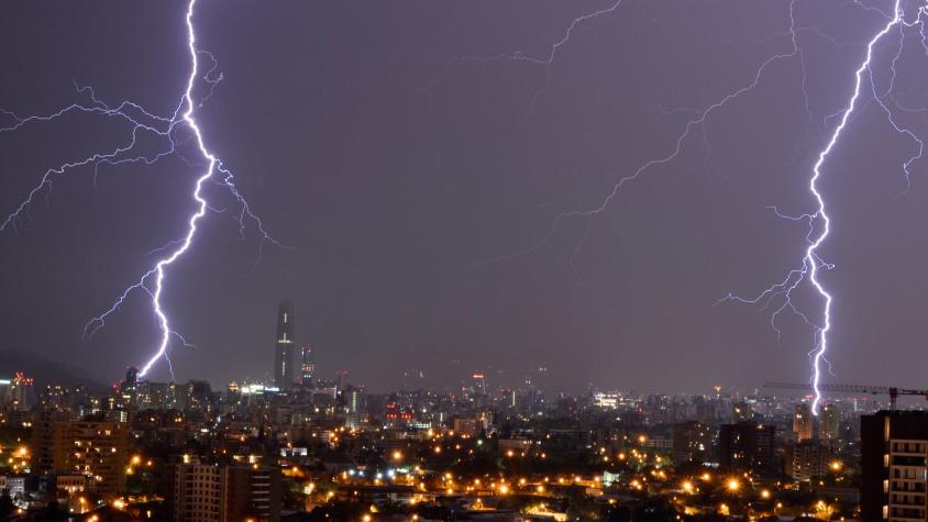 Emiten ALERTA meteorológica por tormentas eléctricas en zonas de regiones Metropolitana y O'Higgins Emiten ALERTA meteorológica por tormentas eléctricas en zonas de regiones Metropolitana y O'Higgins