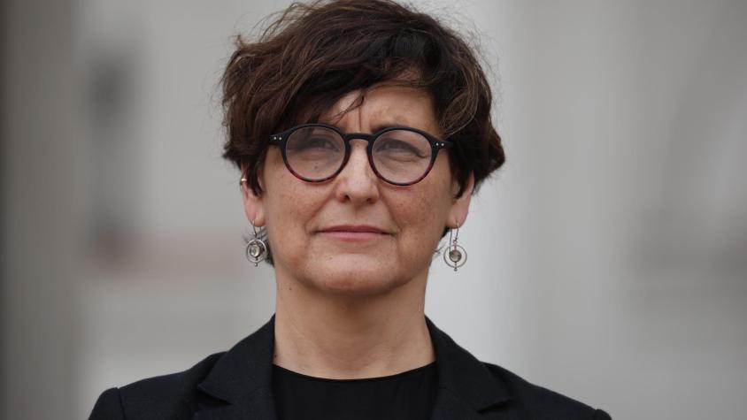 Una cirugía exprés y un paciente fallecido: Qué pasó con la ministra Ximena Aguilera y por qué piden su salida del Gobierno