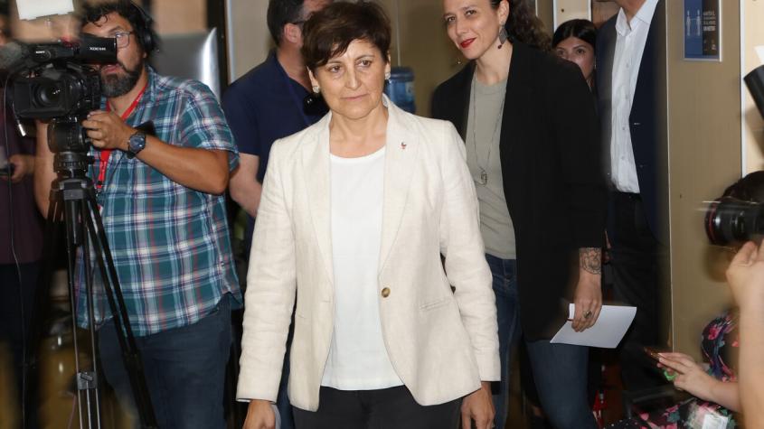 Ministra Aguilera responde a críticas por cirugía de su madre: "Quiero descartar que haya algún tipo de privilegio"