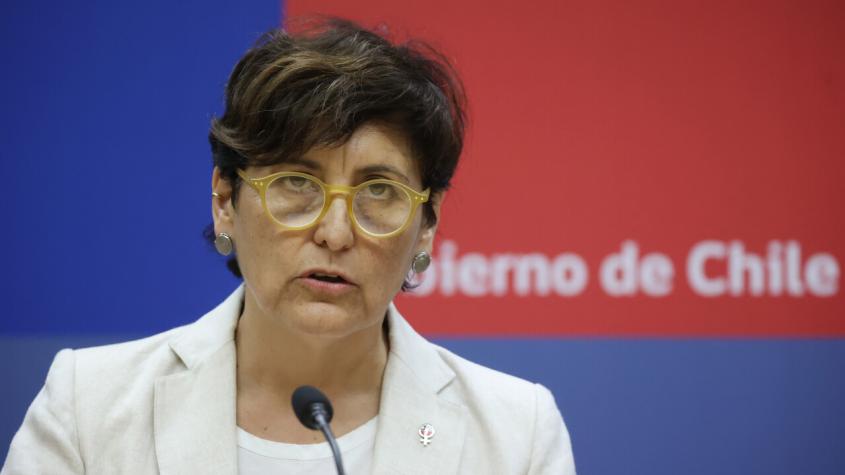 "Tenía indicación quirúrgica": La cronología de la Ministra Aguilera sobre la cuestionada cirugía de su madre