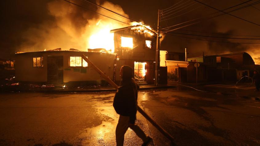 "Veíamos como toda nuestra población ardía": Vecina relató dura noche que se vivió en Punta de Parra tras paso del incendio