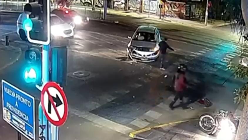 VIDEO | Cámara de seguridad captó momento en que conductor ebrio chocó con carabinero en moto
