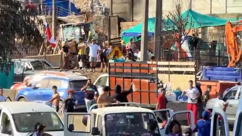 Indignante: Captan pelea entre barristas de Colo-Colo y U. de Chile en medio de emergencia en Lirquén