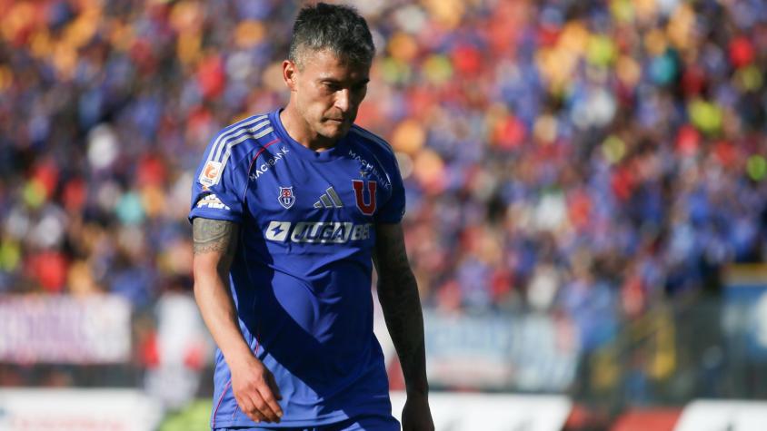 Filtran nueva camiseta de Universidad de Chile y los hinchas se enfurecen: se eliminaría la tradicional "U" del pecho