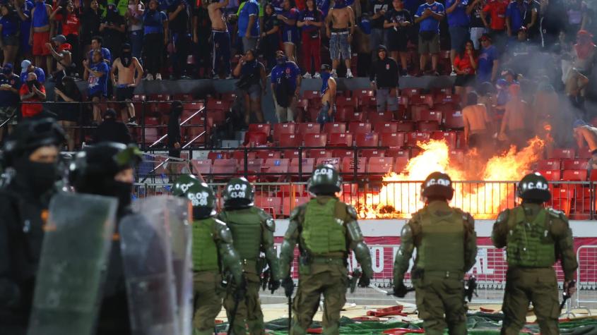 Azul Azul anuncia querella por graves incidentes en el Estadio Nacional y detalla que hay "al menos cuatro detenidos" Azul Azul anuncia querella por graves incidentes en el Estadio Nacional y detalla que hay "al menos cuatro detenidos"