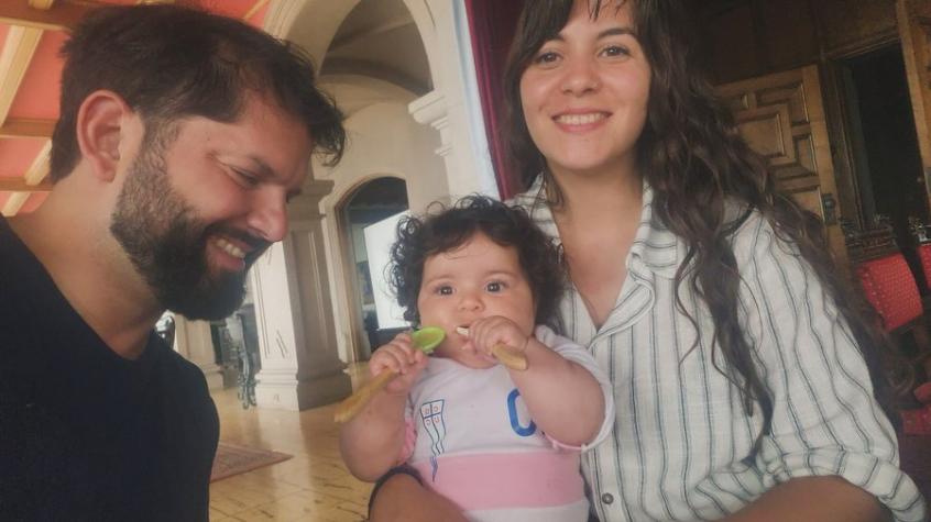"Que el 2026 esté lleno de curiosidad":  Las tiernas fotos del Presidente Boric junto a Paula Carrasco y su hija Violeta por Año Nuevo