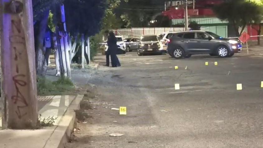 Funcionarios de la PDI frustran robo en Puente Alto: Un delincuente murió y otro quedó lesionado Funcionarios de la PDI frustran robo en Puente Alto: Un delincuente murió y otro quedó lesionado