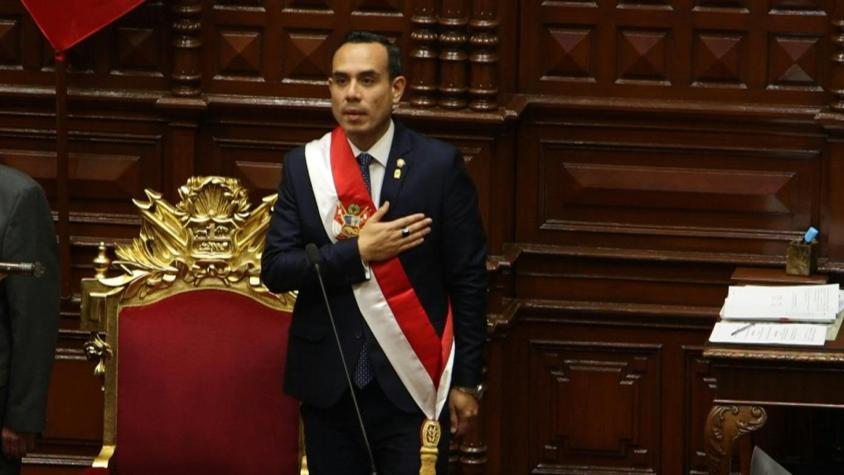 Perú sin presidente tras ser destituido por el Congreso