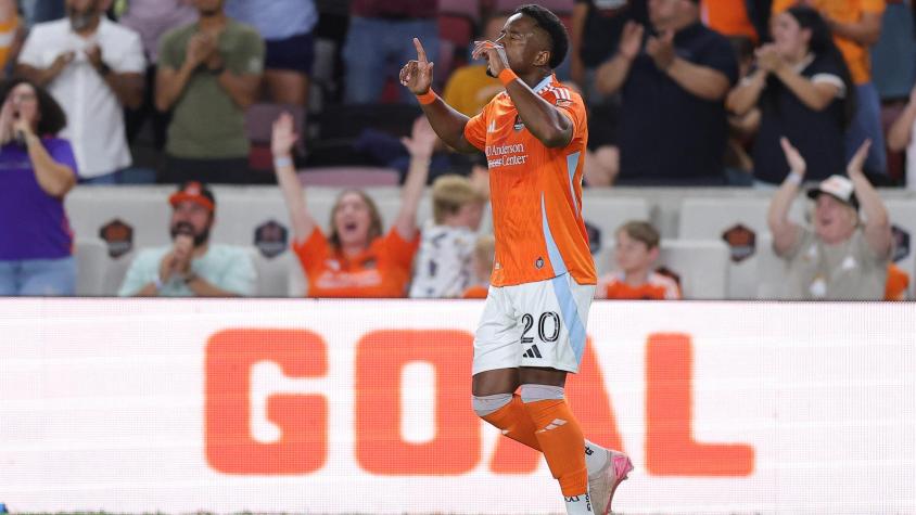 Jugó en la MLS, quedó libre y entrenó con el Sifup: ahora está a detalles de llegar a Colo-Colo Jugó en la MLS, quedó libre y entrenó con el Sifup: ahora está a detalles de llegar a Colo-Colo