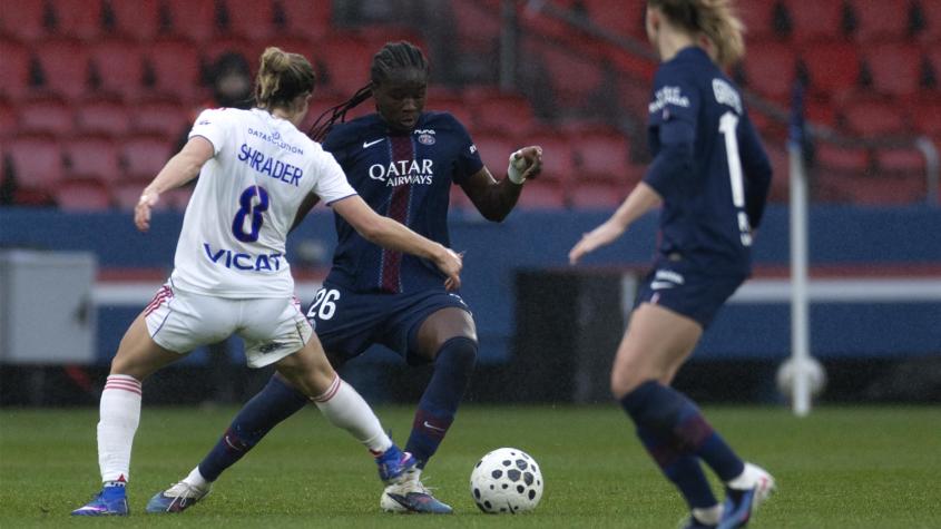 Histórico entrenador genera indignación por sus dichos sobre el fútbol femenino: "La mujer está hecha para dar a luz"
