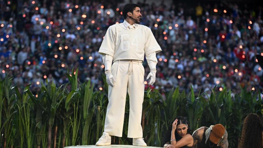 Las teorías detrás del número 64 que lució Bad Bunny durante su show en el Super Bowl
