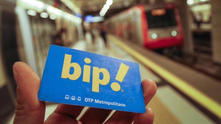 Anuncian nueva alza al precio del transporte público en Santiago: hora punta costará $895