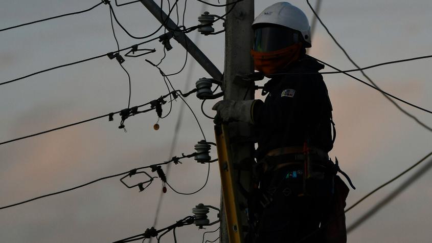 Algunos durarán hasta 7 horas: Anuncian corte de luz para HOY en 11 comunas de la región Metropolitana Algunos durarán hasta 7 horas: Anuncian corte de luz para HOY en 11 comunas de la región Metropolitana