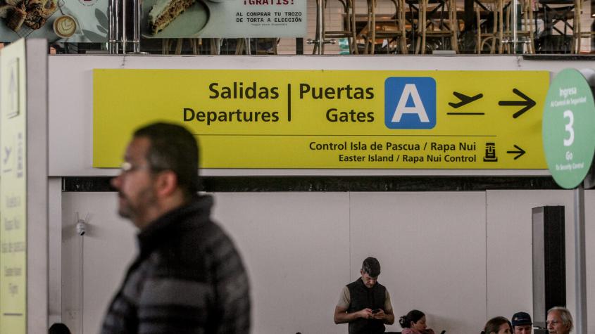 Por una “broma”: La drástica prohibición que deberá cumplir hombre que provocó operativo en el Aeropuerto de Santiago