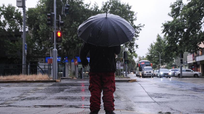 ¿Lluvia en Santiago? Emiten aviso por lluvia para tres regiones del centro-sur