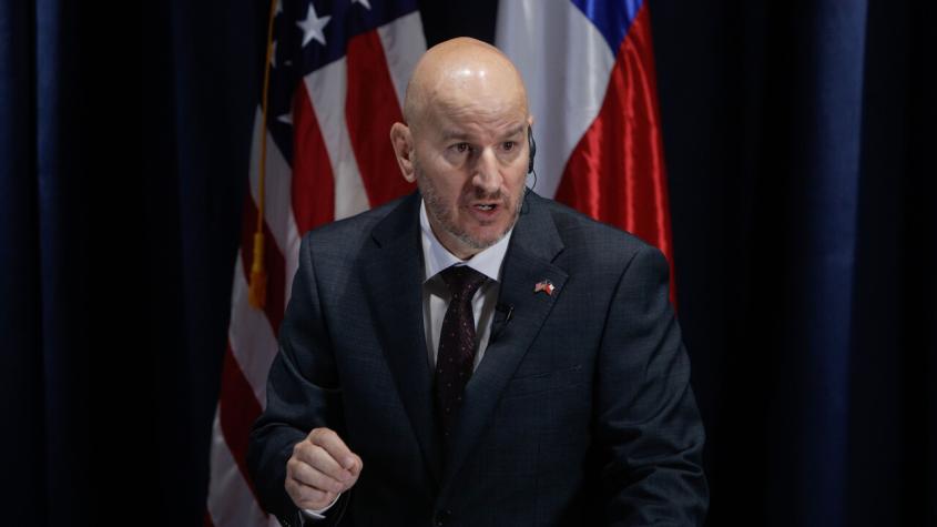 Congreso de EE.UU. afirma que embajador Judd derribó proyecto astronómico chino en Chile