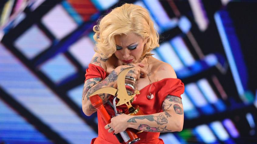 "Ahora tendrán que crear la de Diamante": Así reaccionaron en redes a la entrega de la Gaviota de Platino a Mon Laferte