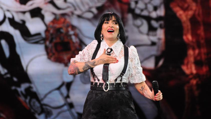 El incómodo momento que vivió Piare con P con hombre del público que subió al escenario al final de su rutina en Viña 2026 El incómodo momento que vivió Piare con P con hombre del público que subió al escenario al final de su rutina en Viña 2026