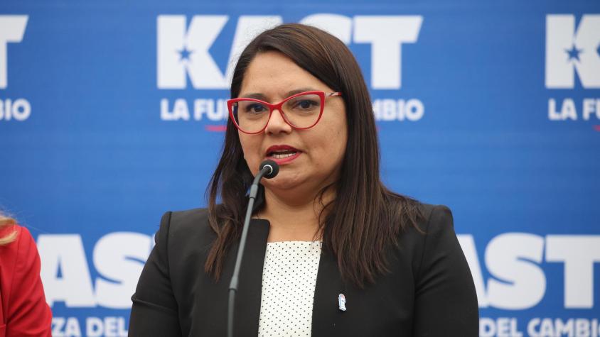 "Los últimos aletazos de ahogado": Ruth Hurtado ante rechazo de ministros de Boric al término "gobierno de emergencia"