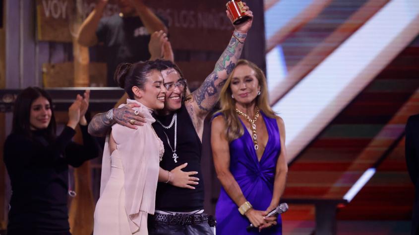 Hermana de Pablo Chill-E se robó las miradas en el escenario de Viña 2026: apareció para entregar la Gaviota de Oro Hermana de Pablo Chill-E se robó las miradas en el escenario de Viña 2026: apareció para entregar la Gaviota de Oro