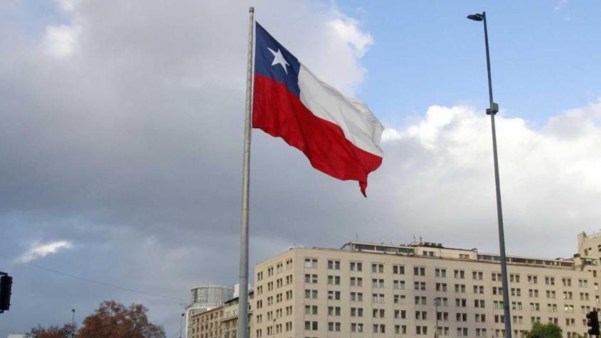 Chile sube en ranking mundial de reputación y consolida su mejor resultado: estas son las áreas donde destacó