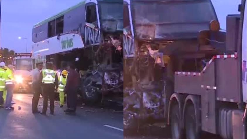 Víctimas serían un pasajero y un auxiliar: Qué se sabe del accidente que dejó dos muertos y decenas de heridos en Pitrufquén