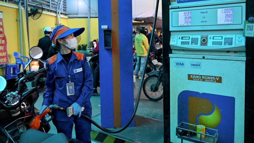 Guerra en Medio Oriente eleva los precios del combustible a nivel global