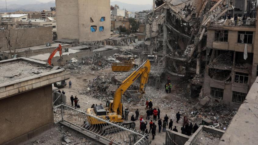 Fuertes explosiones estremecen Teherán mientras Irán amenaza con represión "más fuerte" si hay protestas