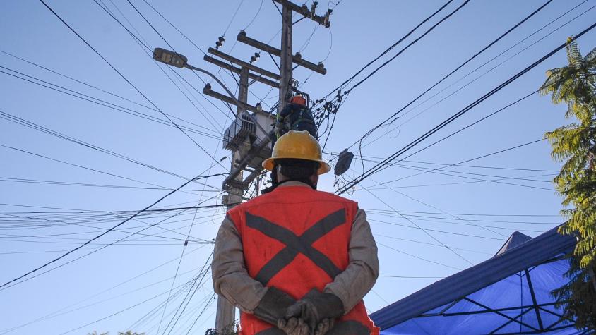 Enel anuncia corte programado de luz para este domingo en tres comunas de la RM
