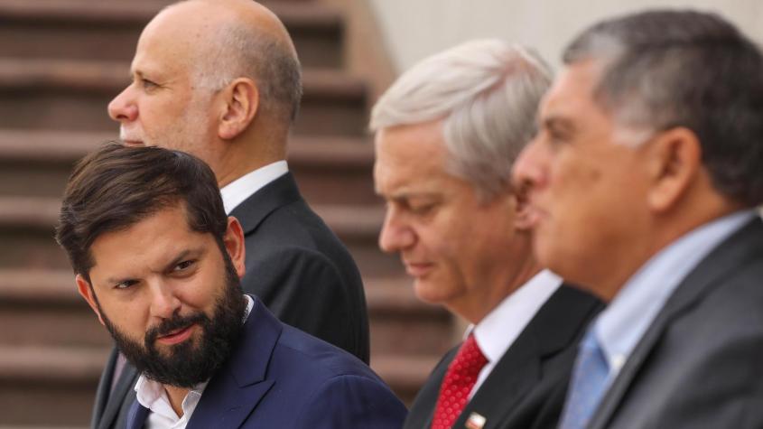 Boric recibe informe de Comisión Arica 100 y dice que le encantaría entregárselo a Kast: "Está en Estados Unidos, creo"
