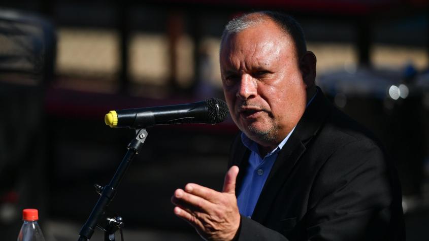 Gobernador Mundaca acusa ambigüedad y "presiones corporativas" tras freno al tren Valparaíso-Santiago Gobernador Mundaca acusa ambigüedad y "presiones corporativas" tras freno al tren Valparaíso-Santiago