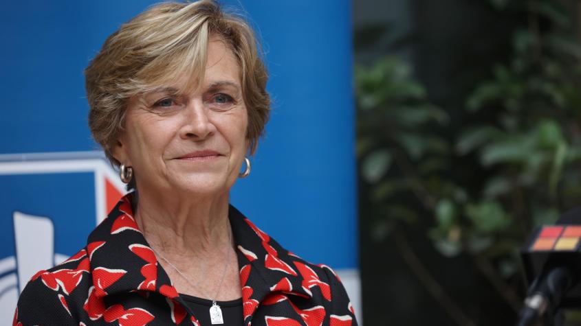 Matthei por retiro de decretos medioambientales: "Este progreso no puede ser a costa de nuestro patrimonio natural" Matthei por retiro de decretos medioambientales: "Este progreso no puede ser a costa de nuestro patrimonio natural"