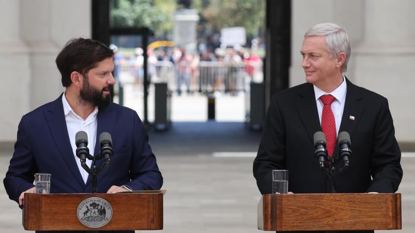 Las versiones encontradas entre los relatos de Boric y Kast sobre el cable submarino chino