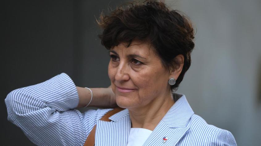 Contraloría sostiene que hubo "telefonazo" de asesor de exministra Aguilera para atención "exprés" de su madre