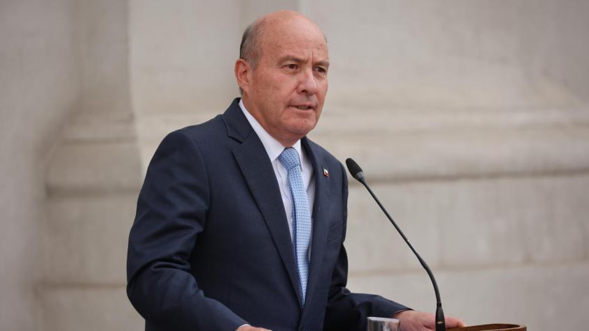 Quiroz asegura que están dispuestos a tomar medidas costosas: "No es el rol del ministro de Hacienda ser simpático"