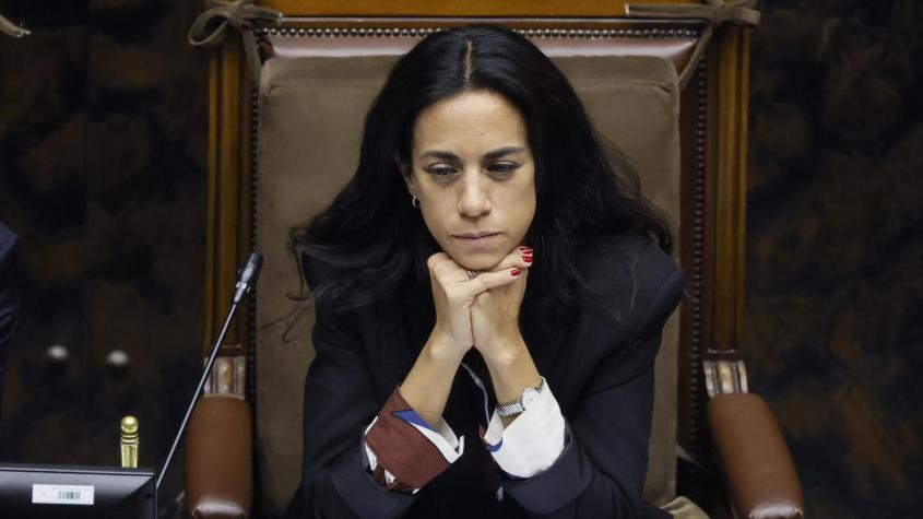 Presidenta del Senado advierte un "problema profundo de comunicación" del gobierno e insta a hacer los "cambios que sean necesarios"