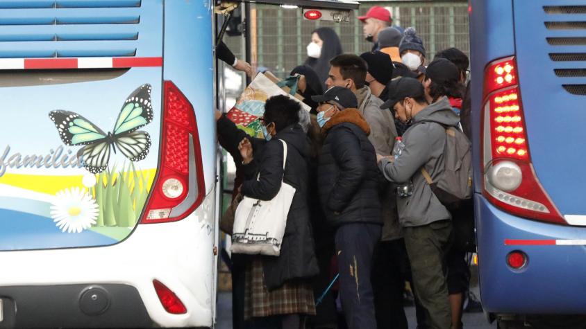 Gremio de buses advierte alza de pasajes en hasta $2.000 si se elimina el Mepco