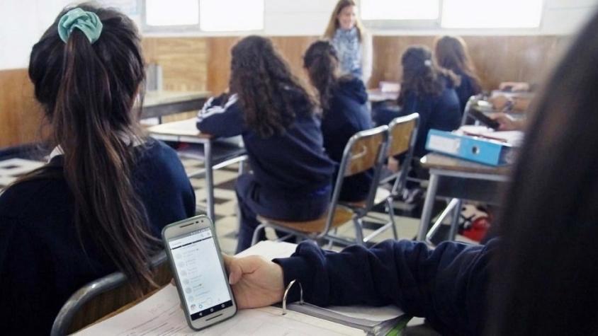 “¿Qué vamos a hacer en los recreos?”: estudiantes opinan sobre la nueva normativa que restringe el uso de celulares en colegios
